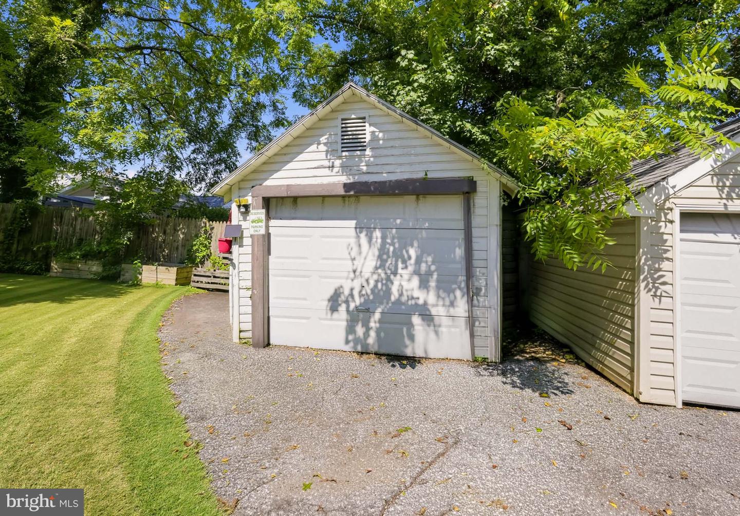 9 Laurel Ave Property Photo 24