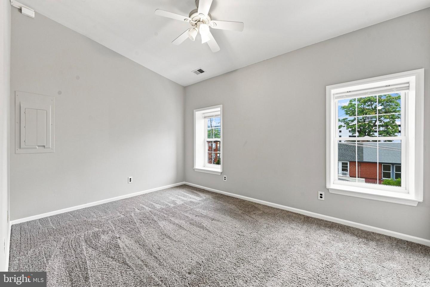 506 9th St #3b Property Photo 2
