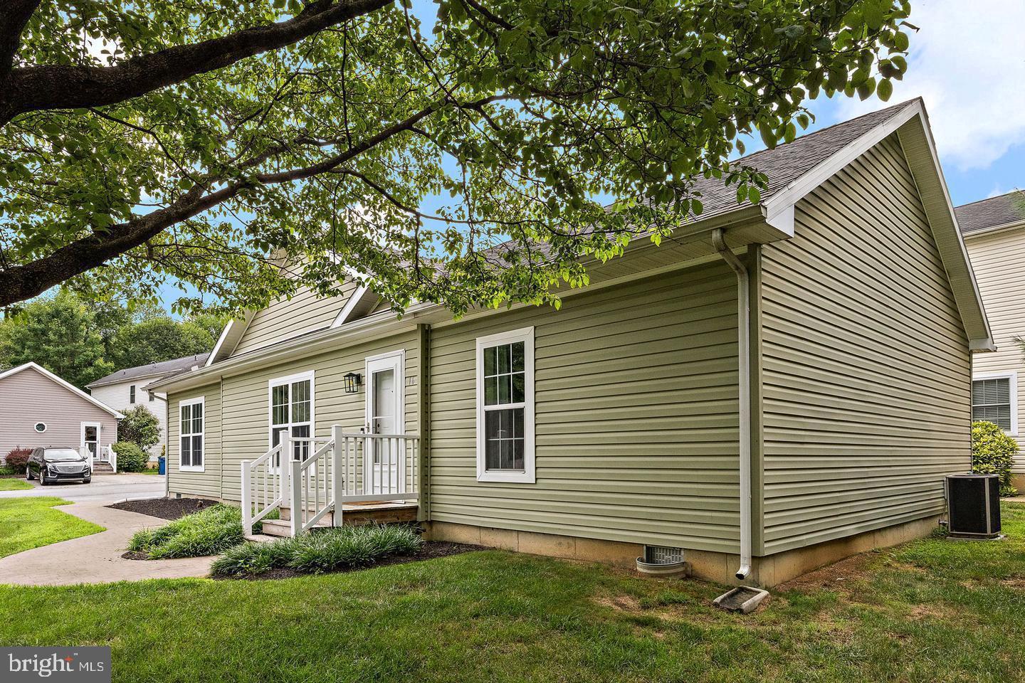 16 BARBERRY CT #A016