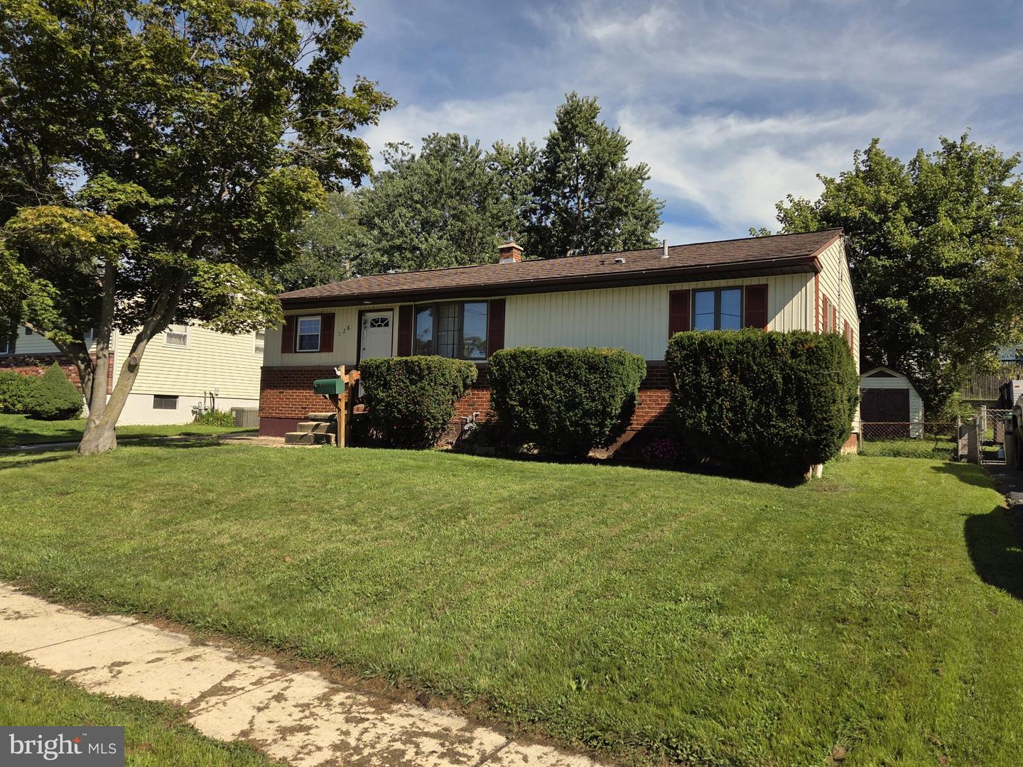 128 W EDINBURGH DR Property Photo 1