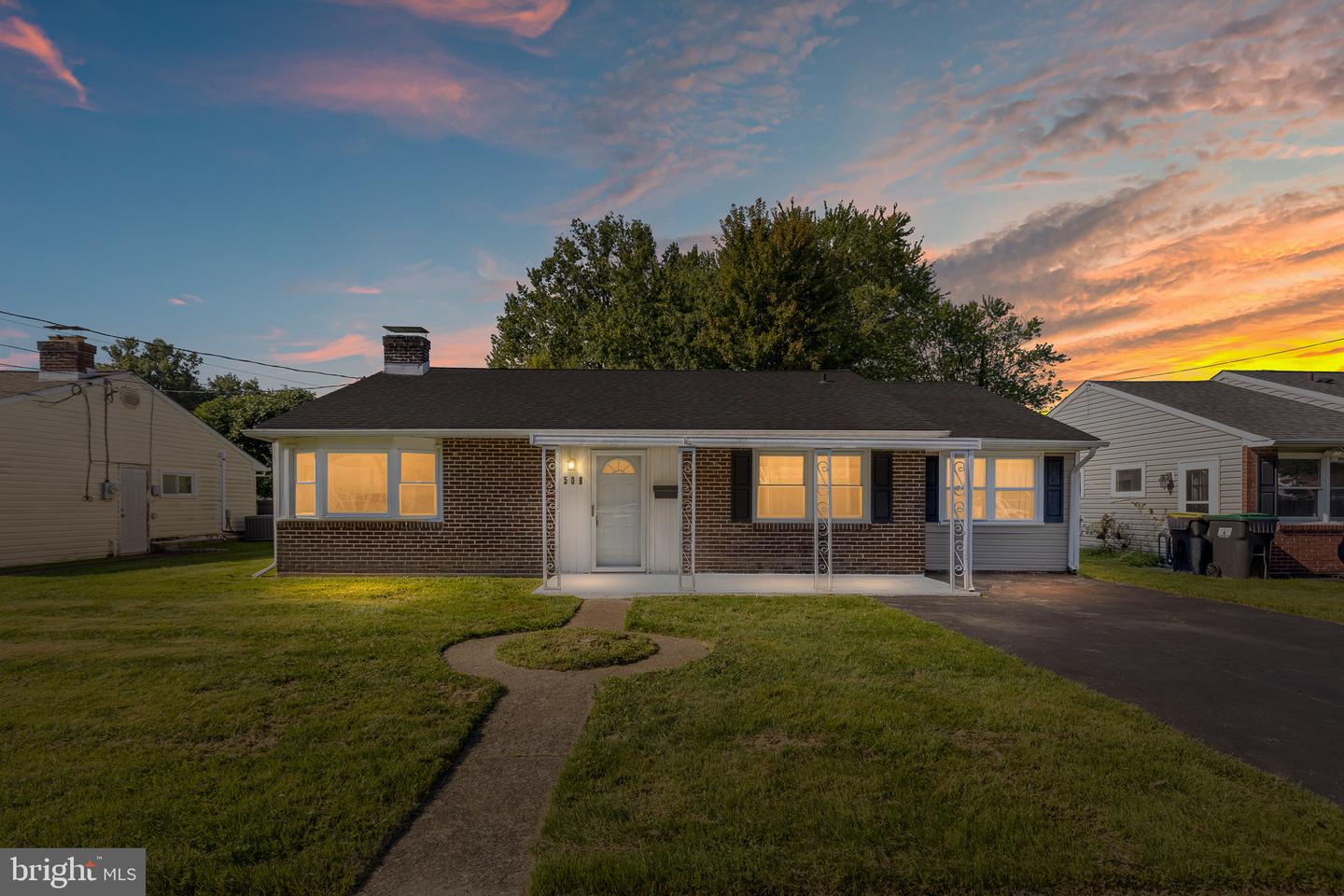 508 DELANCEY PL Property Photo 1