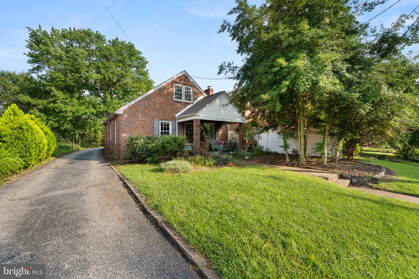 826 Woodlawn Ave Property Photo 1
