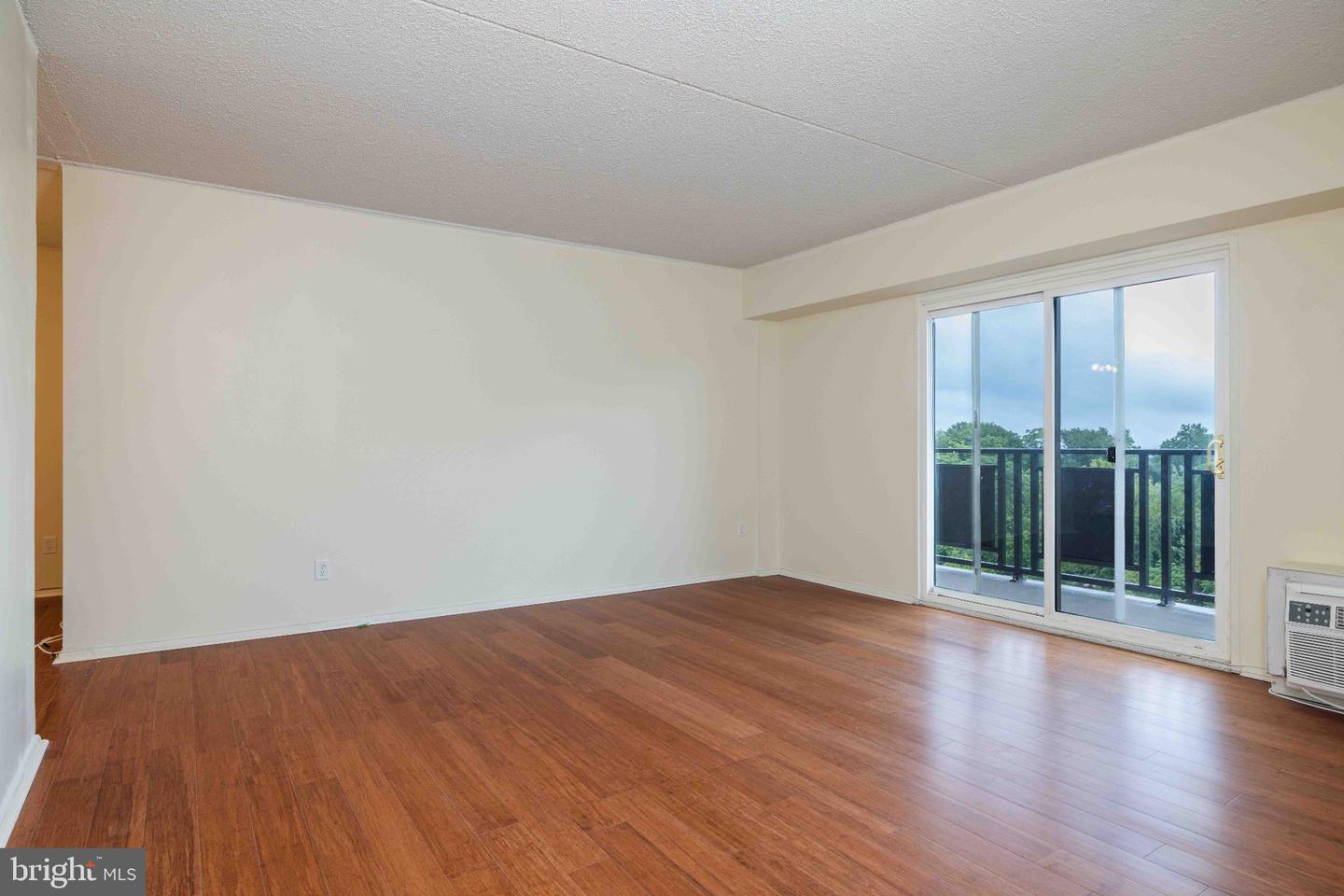 27602 Valley Run Dr #602 Property Photo 2