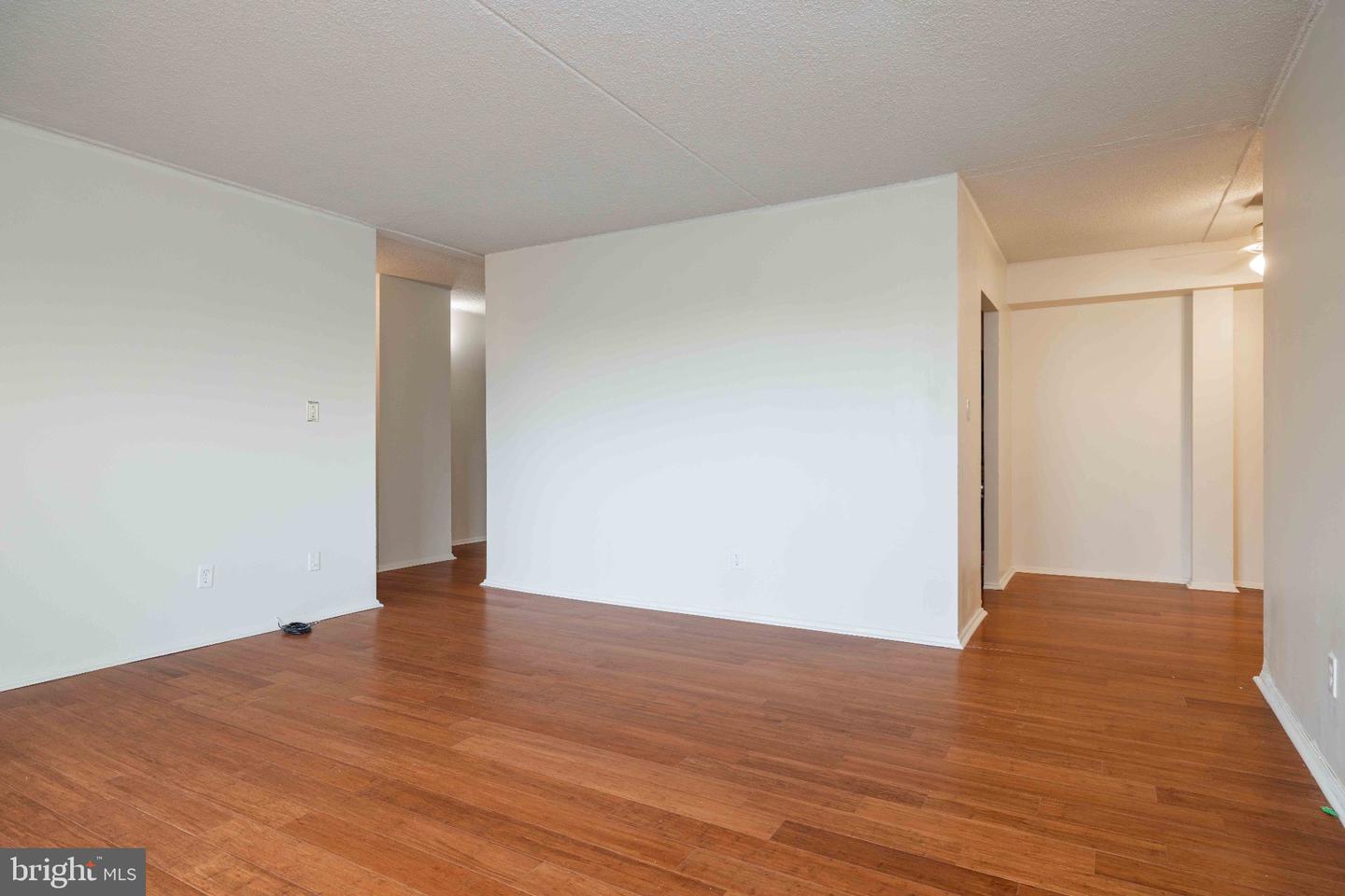 27602 Valley Run Dr #602 Property Photo 3