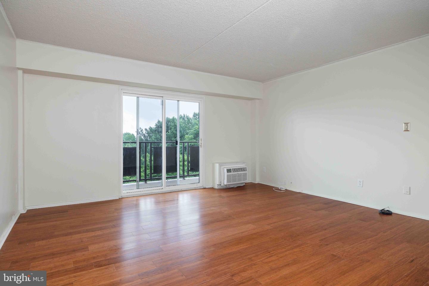 27602 Valley Run Dr #602 Property Photo 4