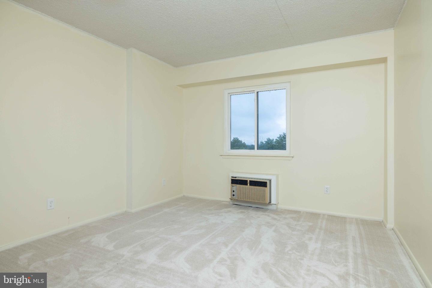 27602 Valley Run Dr #602 Property Photo 14