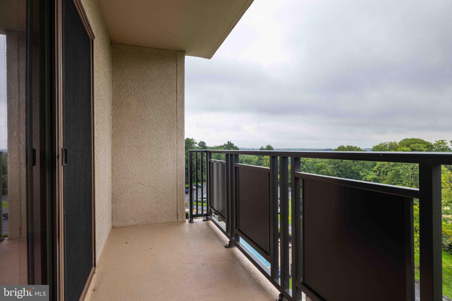 27602 Valley Run Dr #602 Property Photo 16