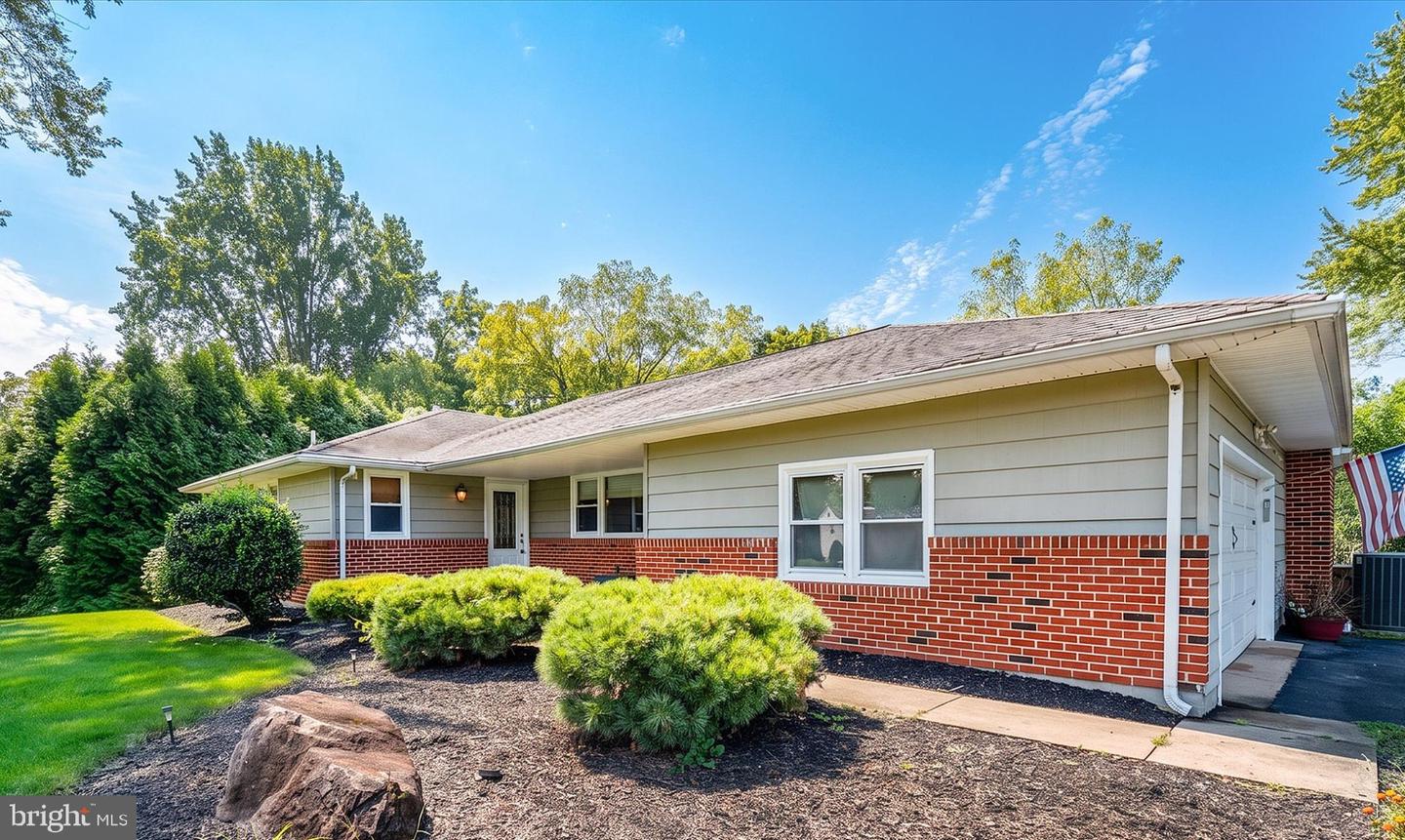 172 Oldbury Dr Property Photo 1