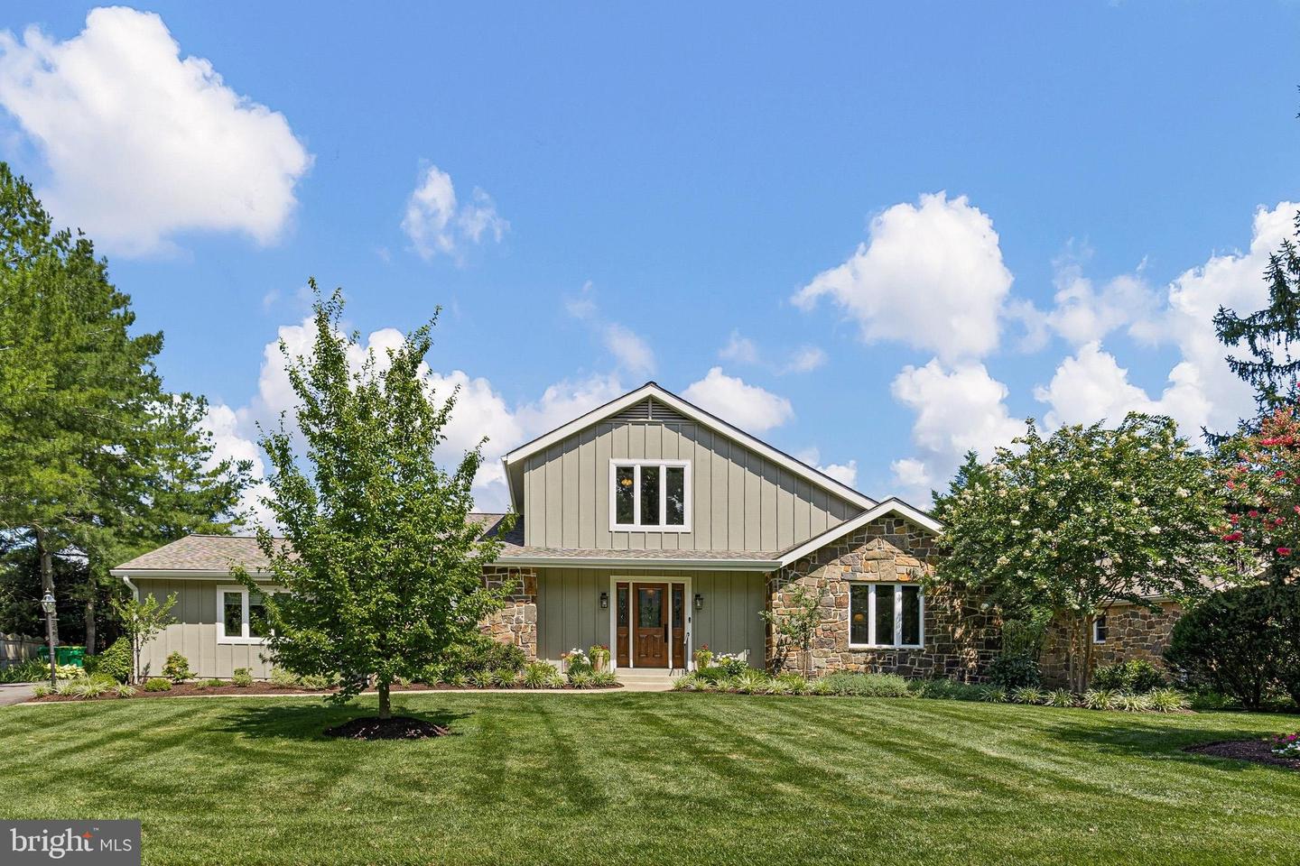 1 Briars Ln Property Photo 1
