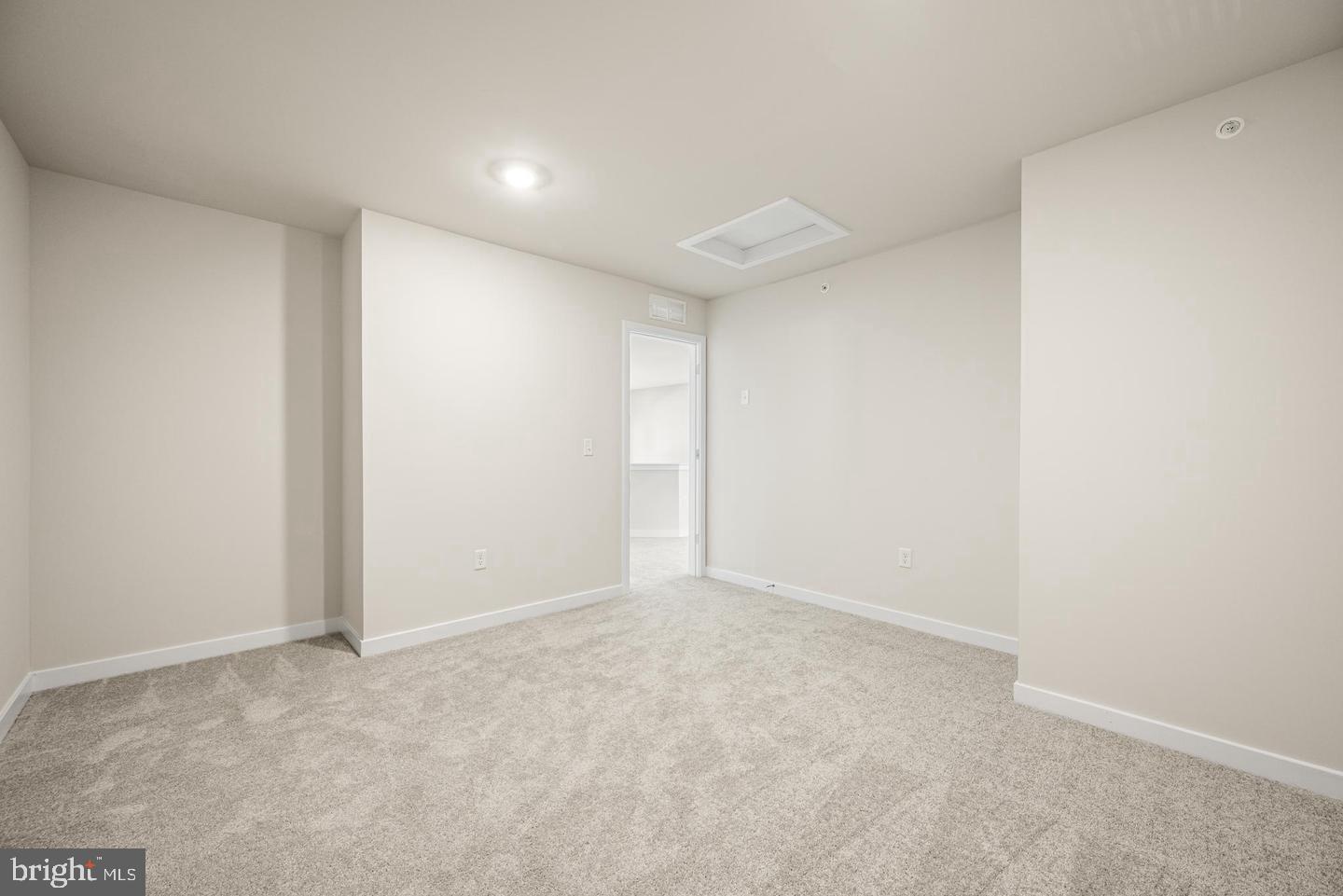 566 Arrowgrass Ln Property Photo 11