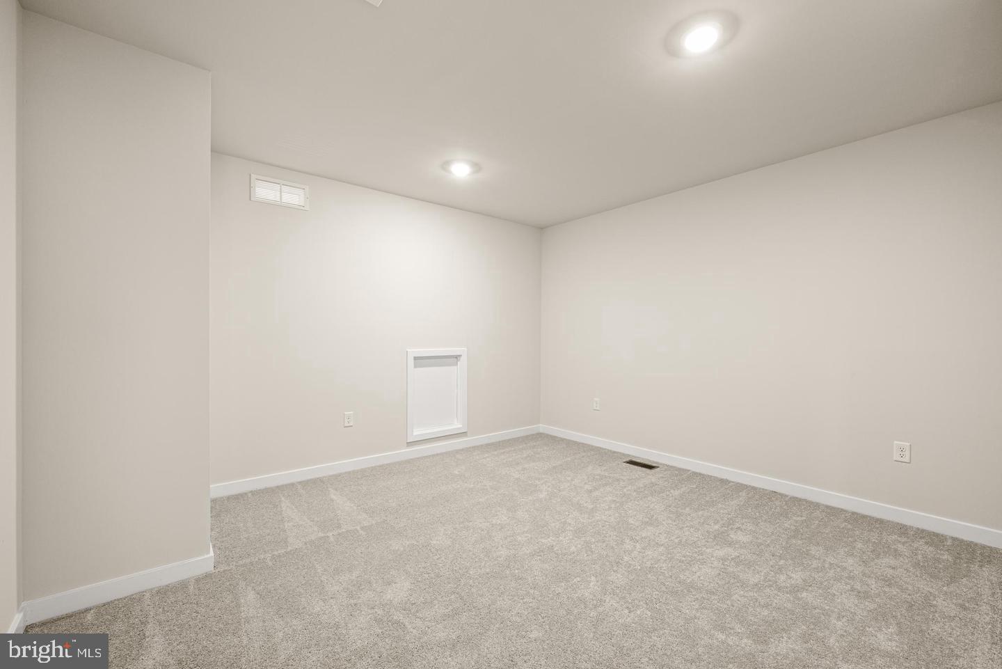 566 Arrowgrass Ln Property Photo 39