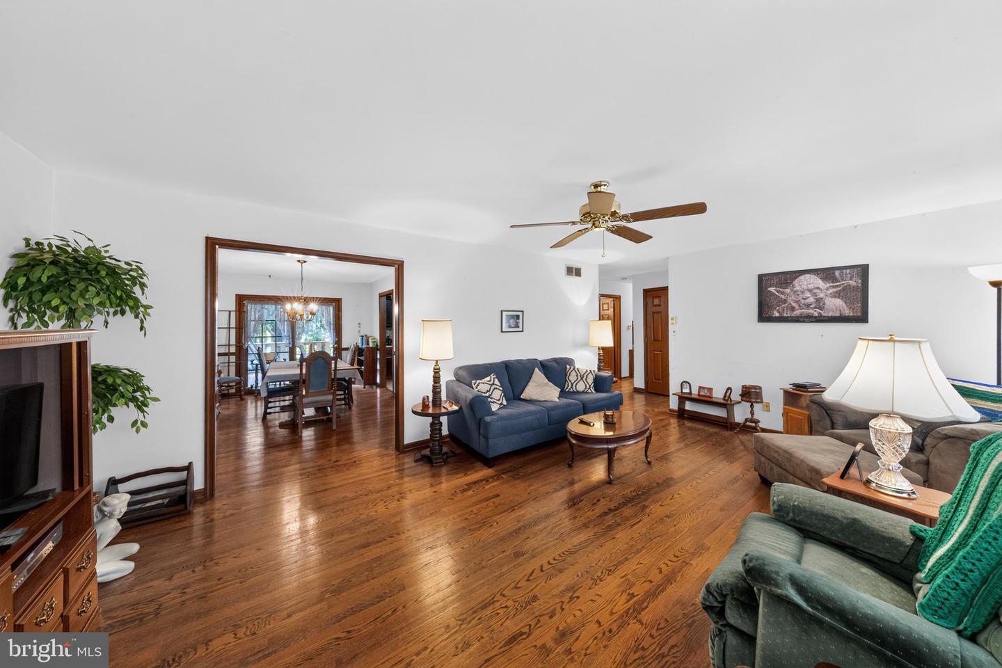 2 Anna Ave Property Photo 5