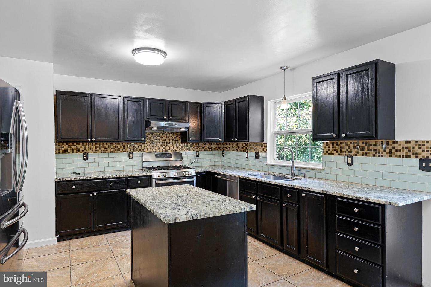 152 Mccormick Blvd Property Photo 5