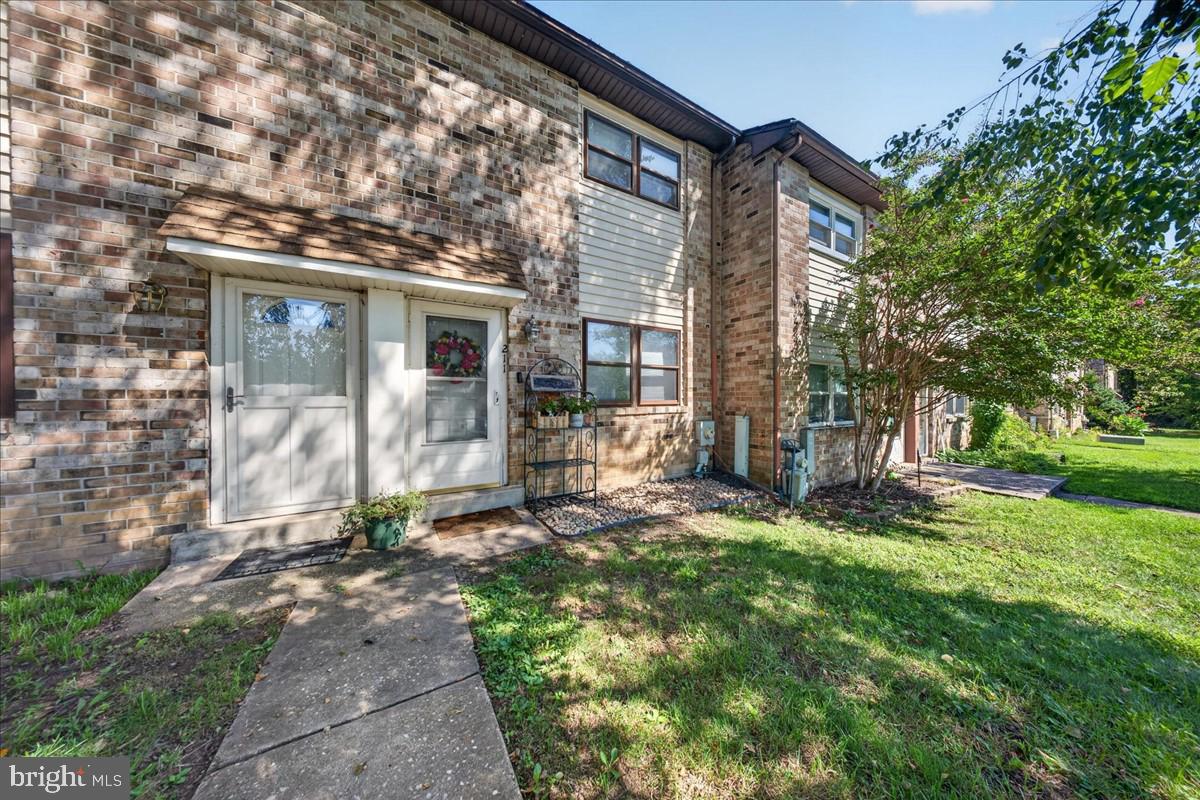 211 COBBLE CREEK CURV #72 Property Photo 1