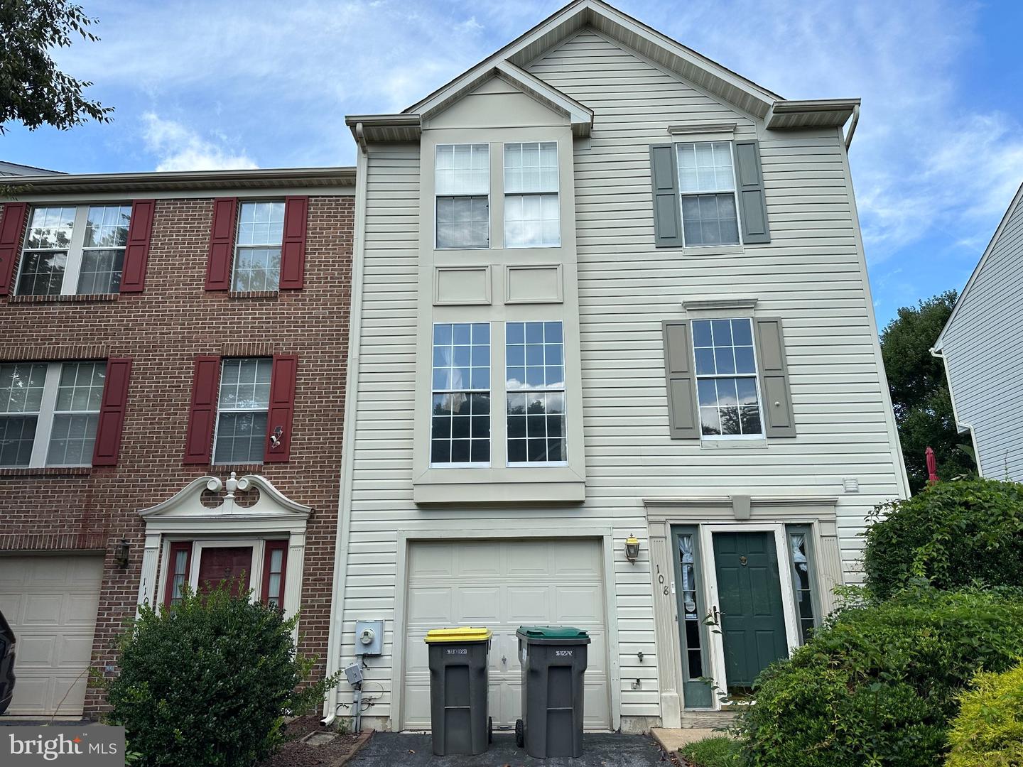 108 Steven Ln Property Photo 1