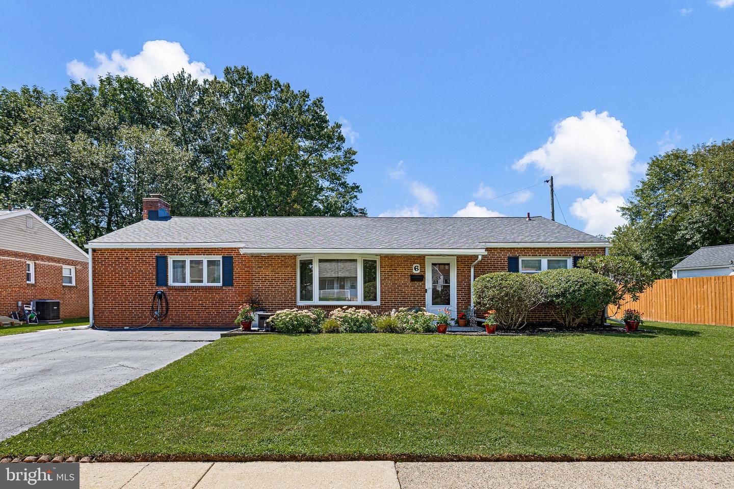 6 Homewood Rd Property Photo 1