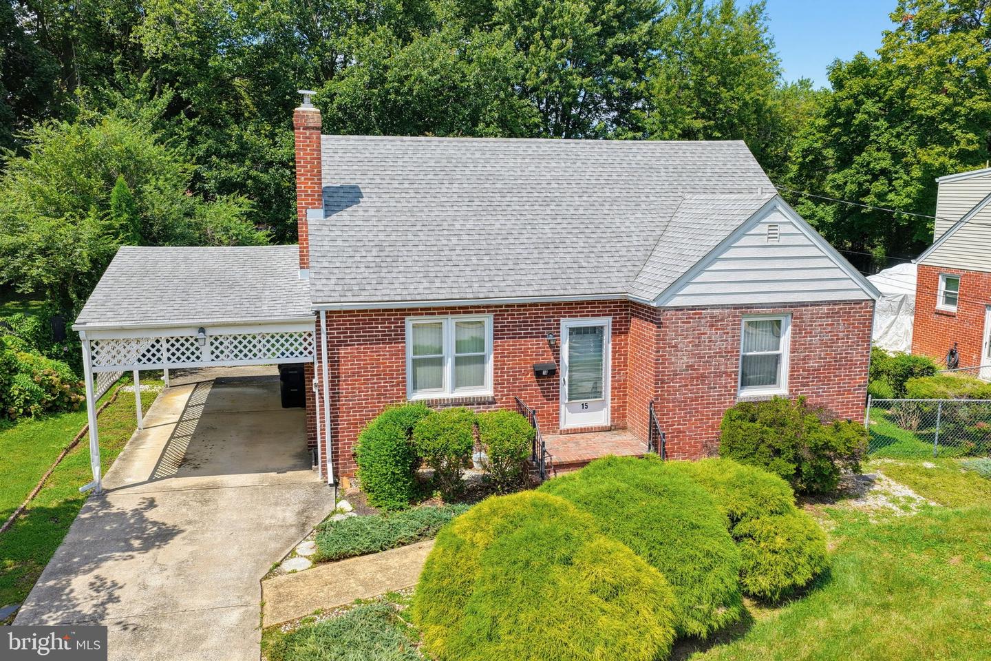15 Garden Ln Property Photo 1