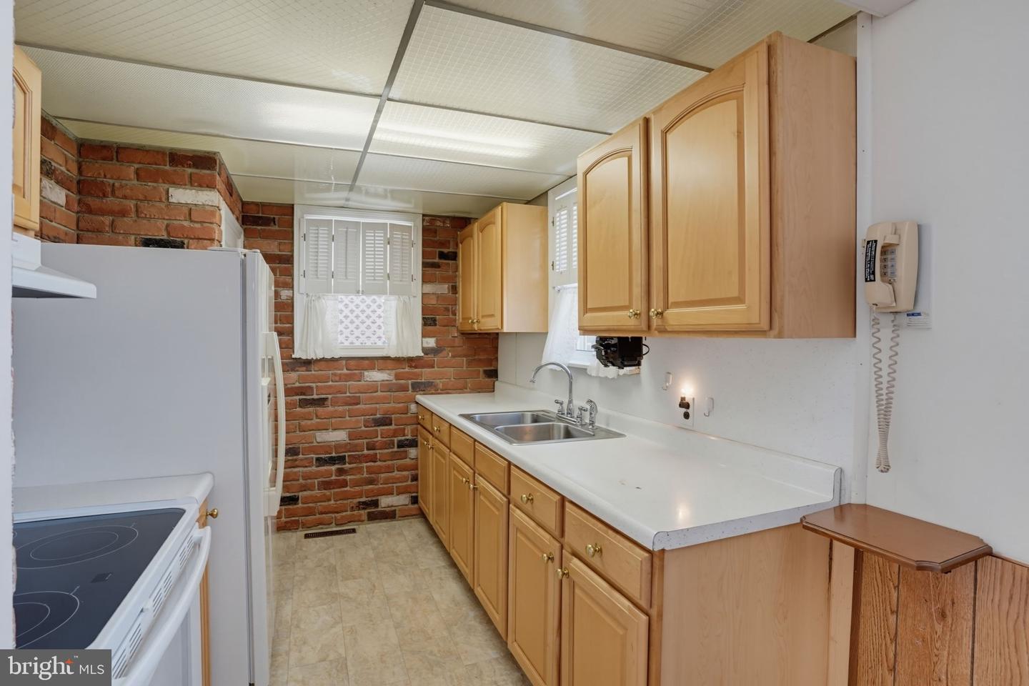 15 Garden Ln Property Photo 7