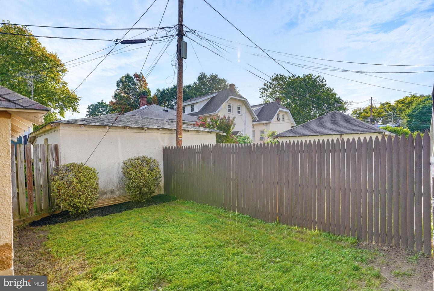 611 Deemer Pl Property Photo 6