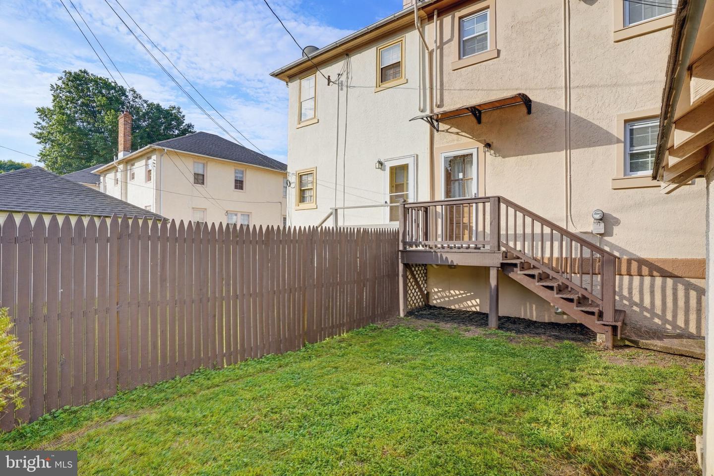 611 Deemer Pl Property Photo 9