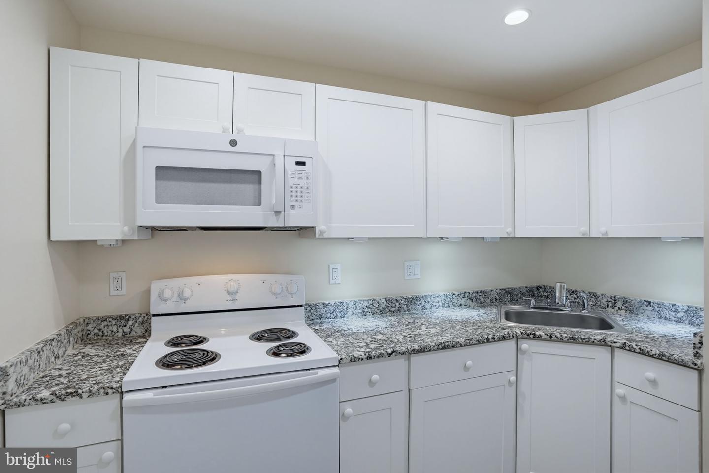 611 Deemer Pl Property Photo 19