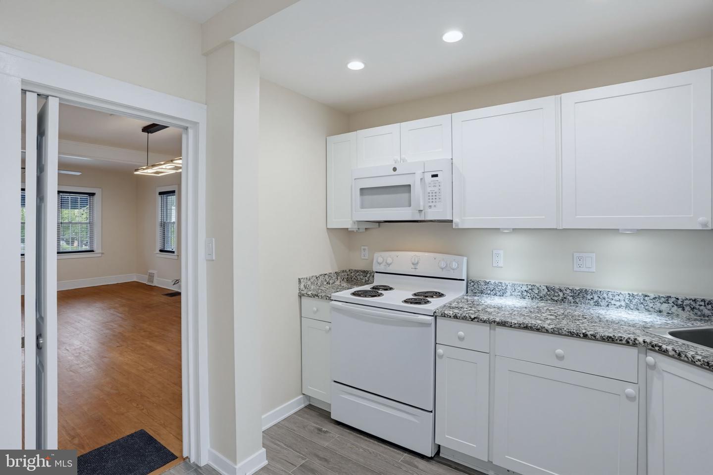 611 Deemer Pl Property Photo 20