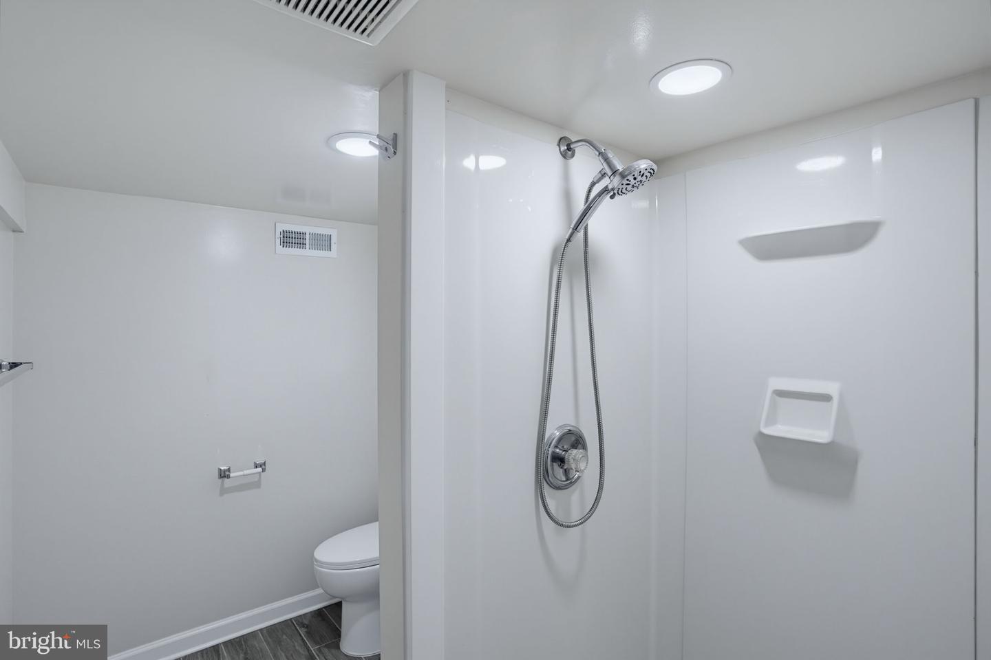 611 Deemer Pl Property Photo 24