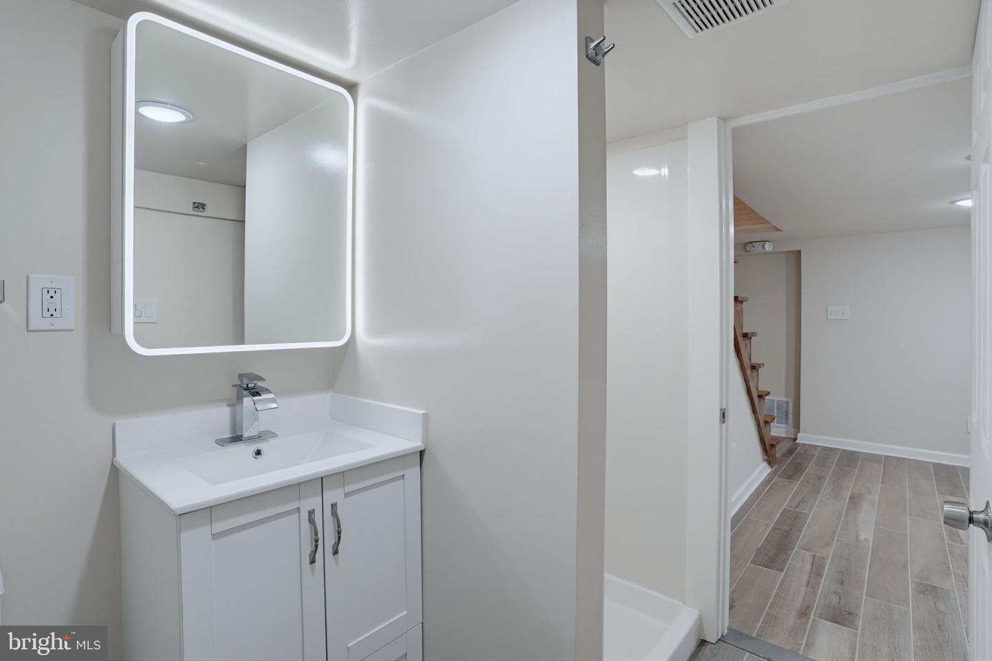 611 Deemer Pl Property Photo 25