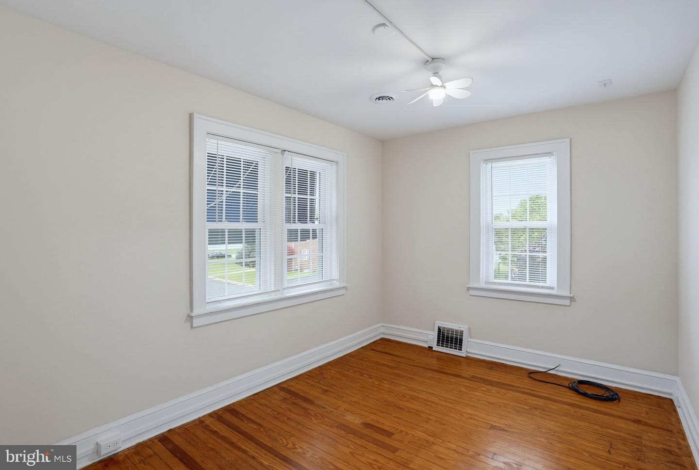 611 Deemer Pl Property Photo 34