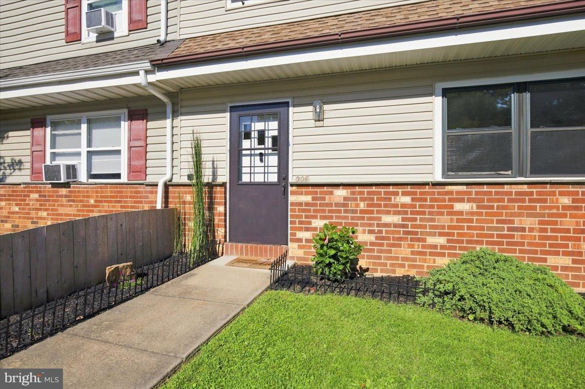 305 Kemper Dr Property Photo 1