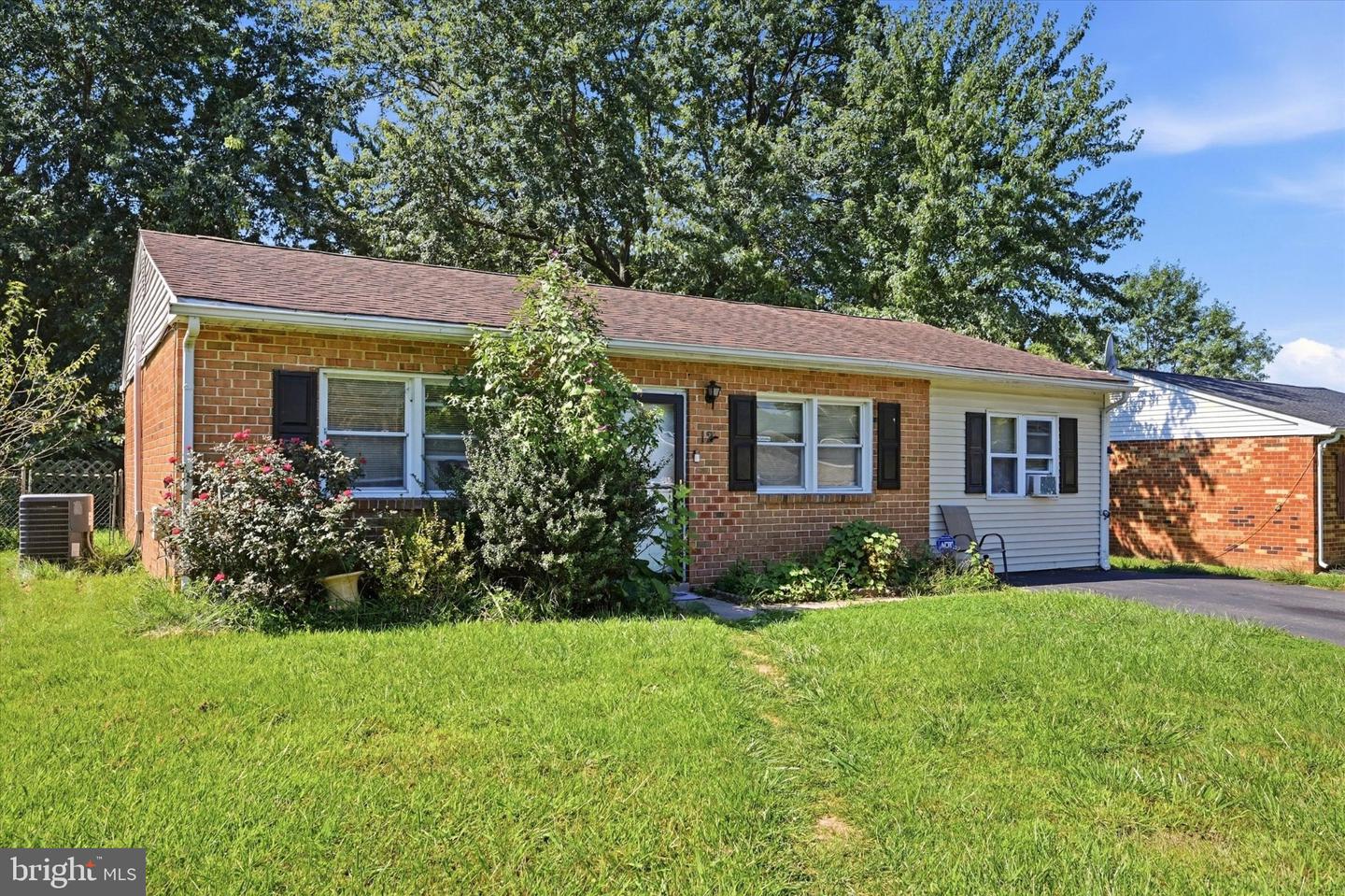 12 Strauss Way Property Photo 1