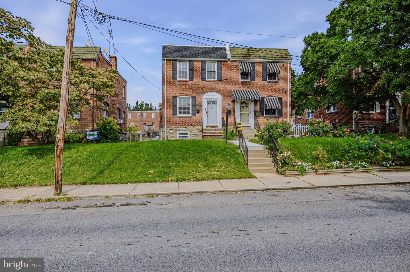 1815 Maple St Property Photo 2