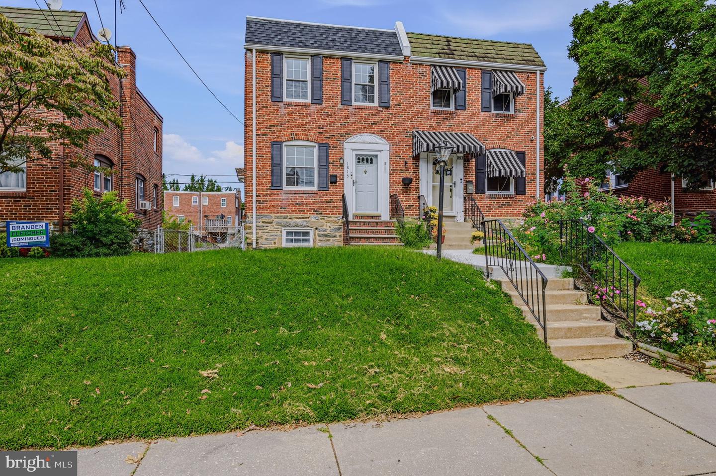 1815 Maple St Property Photo 3