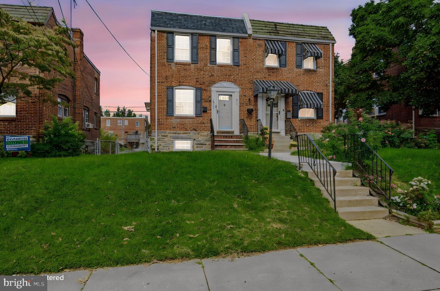 1815 Maple St Property Photo 4