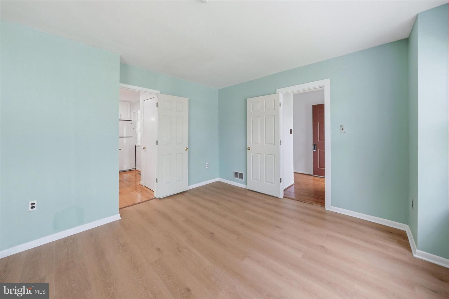 502 4th St Property Photo 3