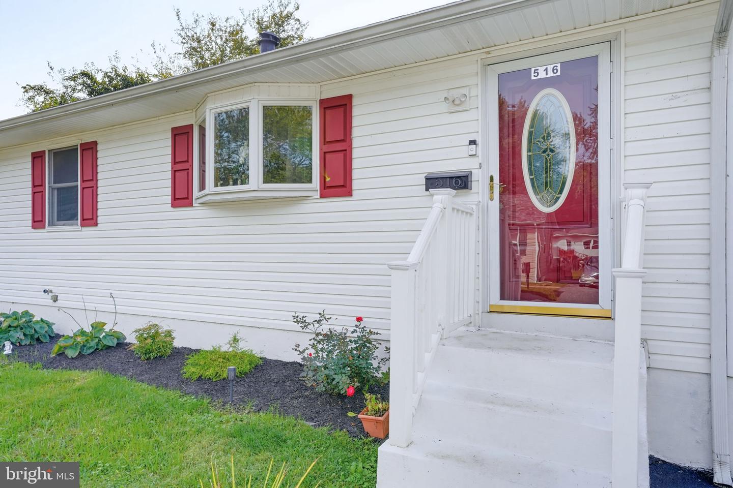 516 NEW ST Property Photo 1