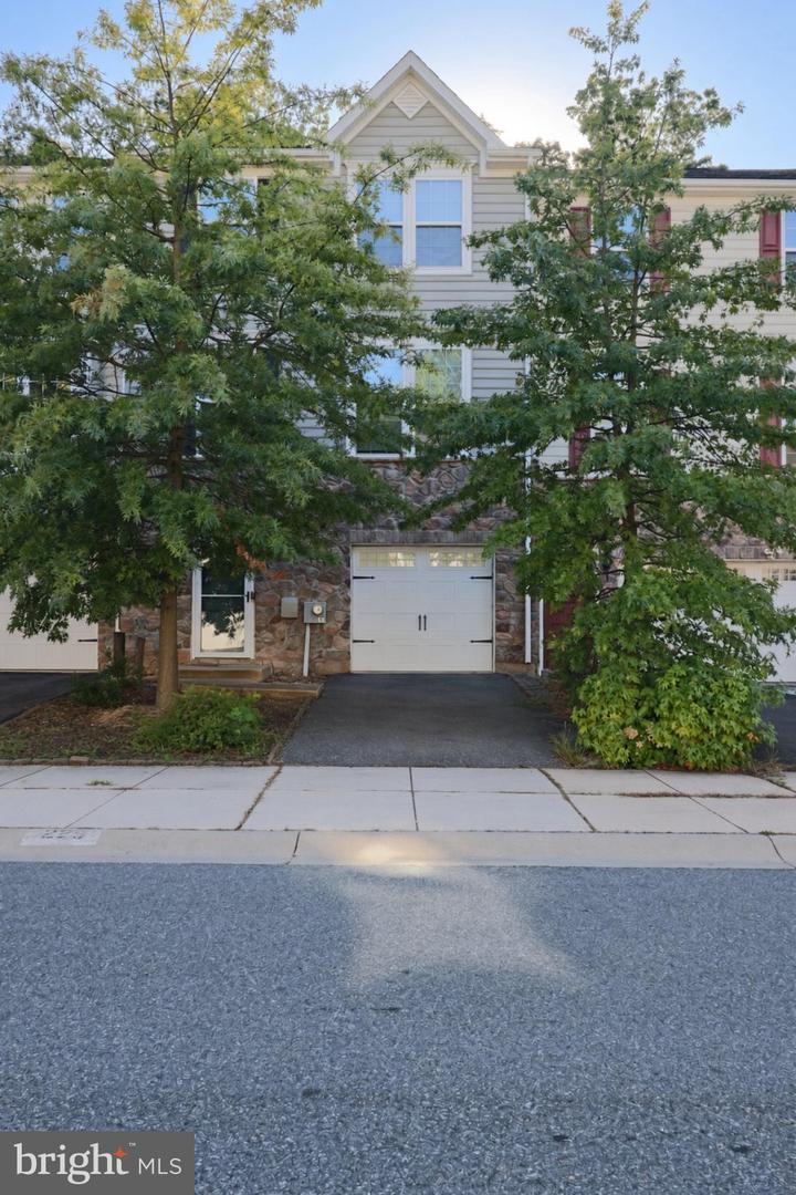 225 W General Grey Ct Property Photo 2