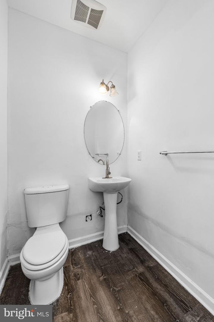709 Observatory Dr Property Photo 8