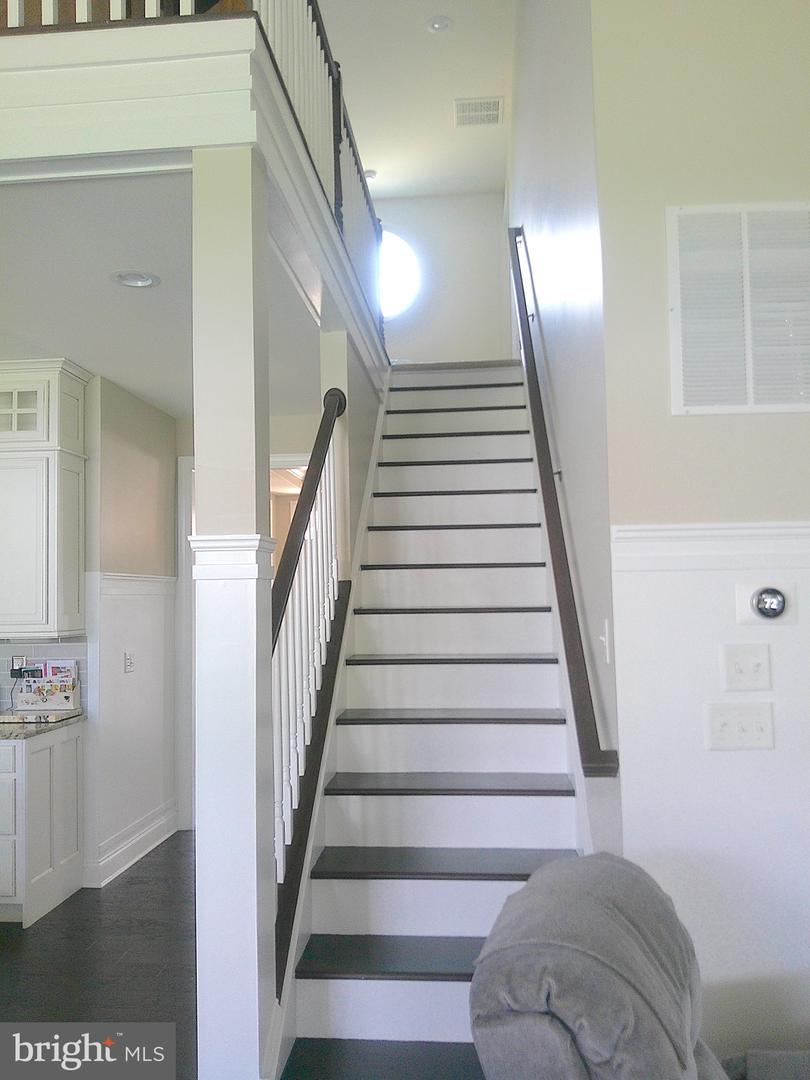 672 Spring Hollow Dr Property Photo 9