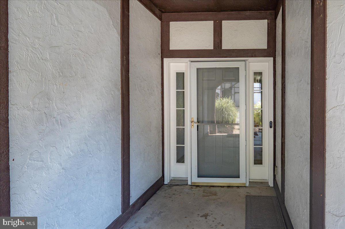 4911 Plum Run Ct Property Photo 3