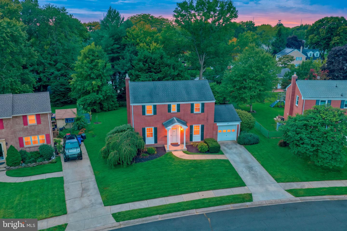 7 FERNCLIFF RD Property Photo 1