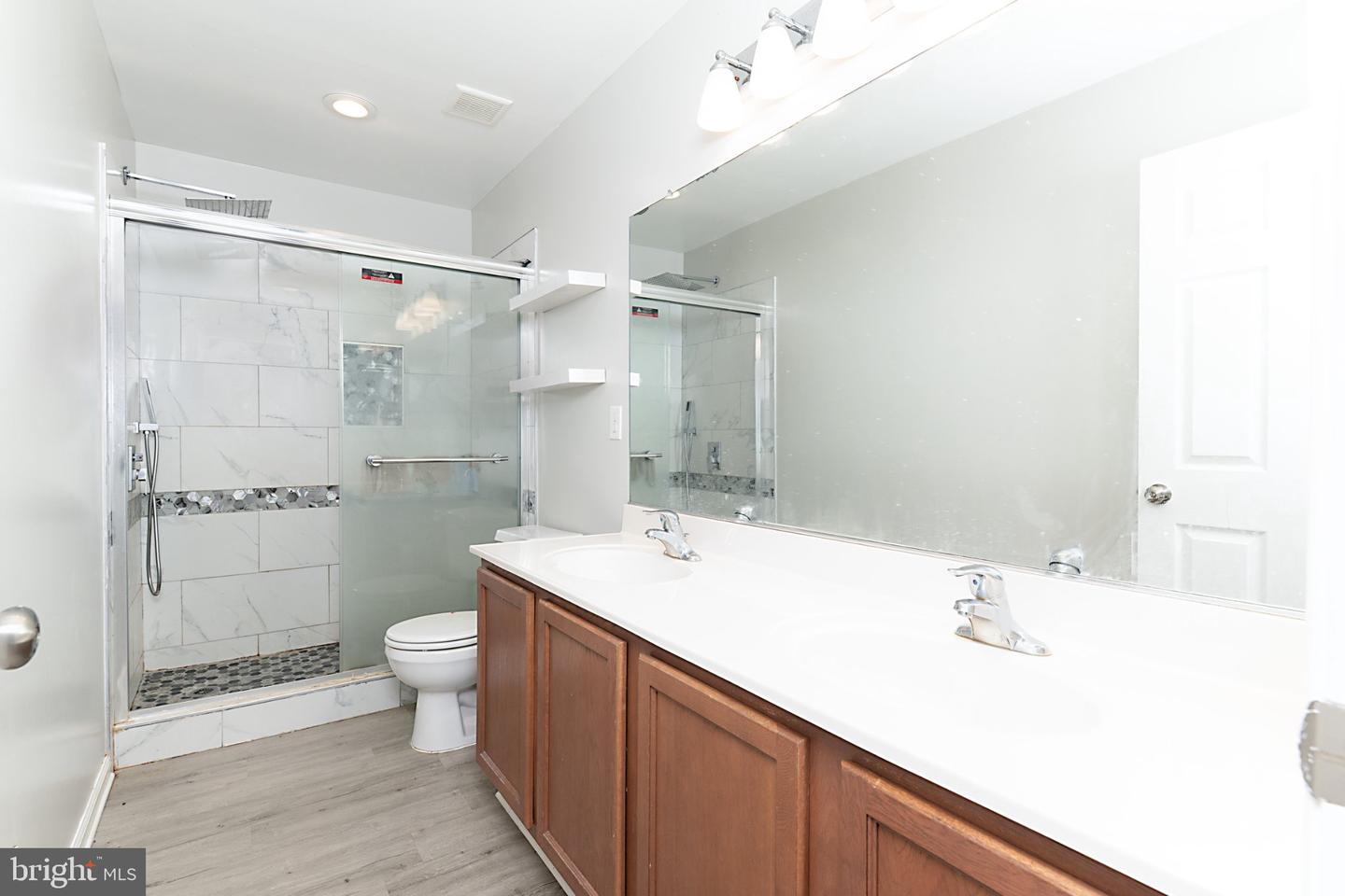 1040 Sherbourne Rd Property Photo 11