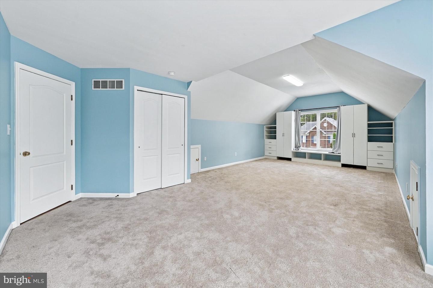 3 Hanson Ln Property Photo 25