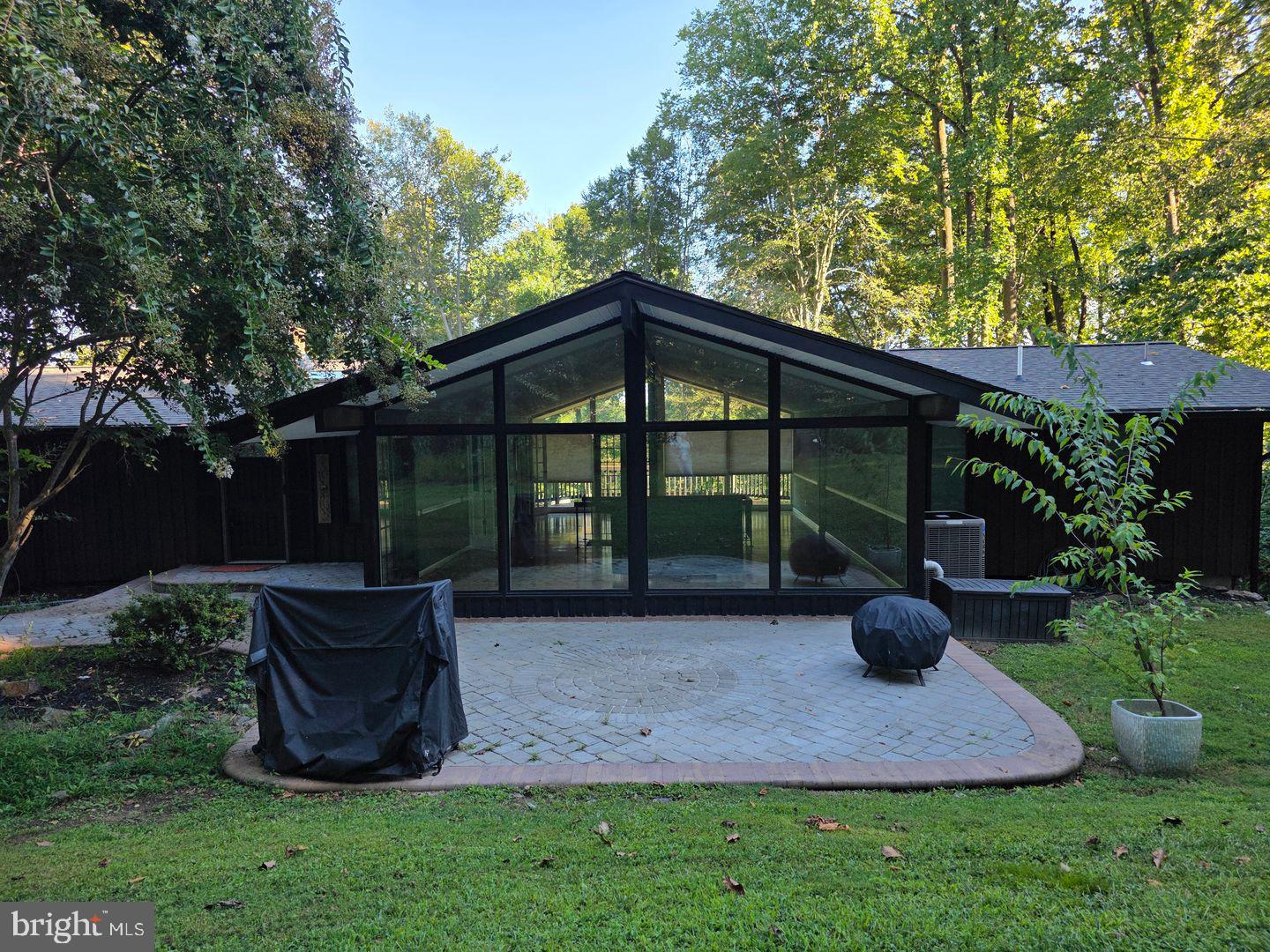 27 Bridleshire Rd Property Photo 1