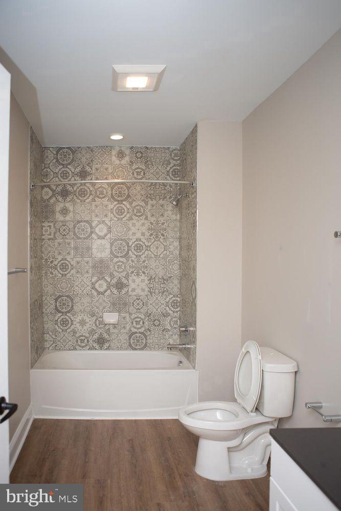 216 W 9th St #301 Property Photo 13