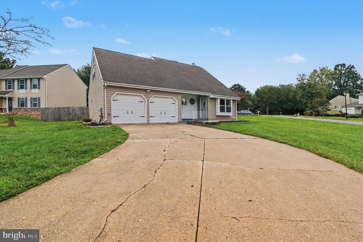 2 PEBBLE PL Property Photo 1