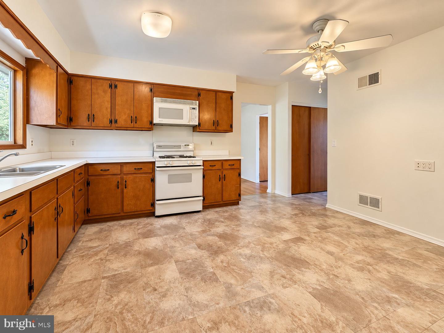 1100 Linda Rd Property Photo 3