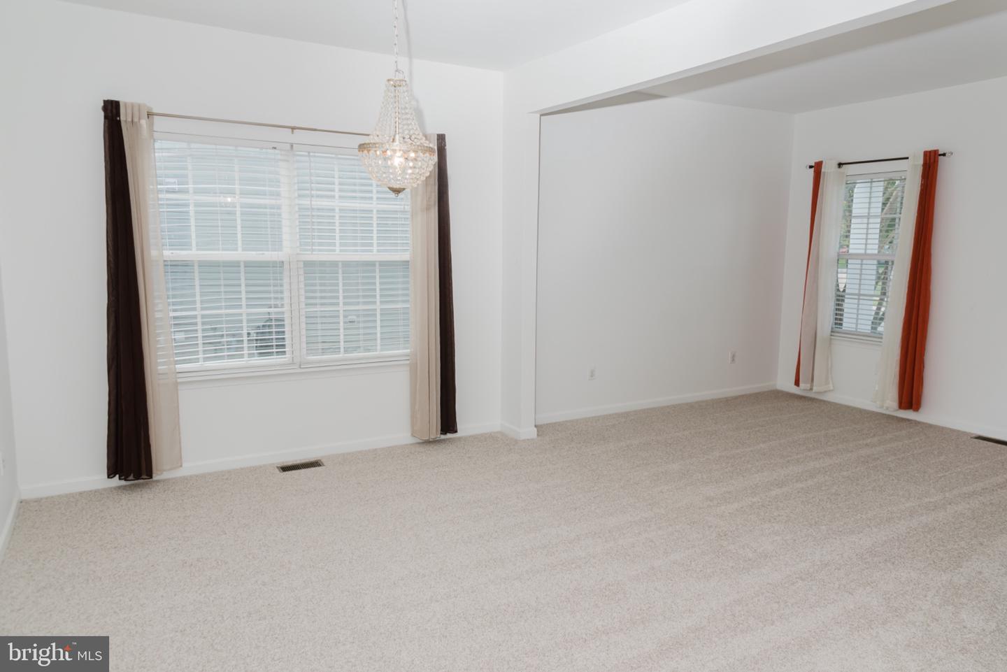 643 Yensid Dr Property Photo 4