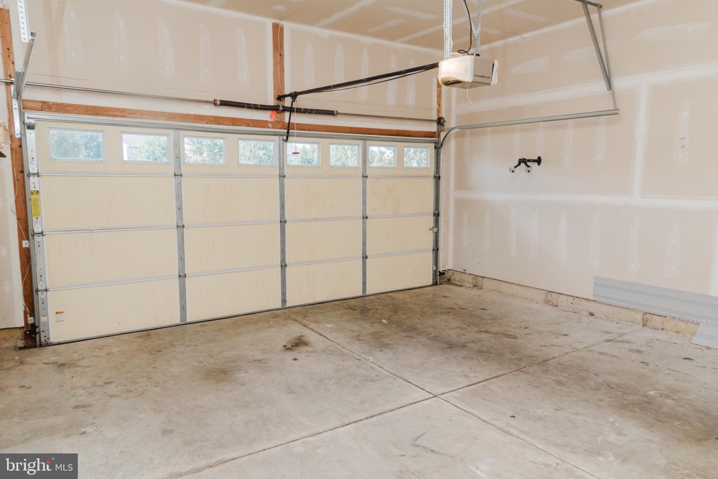 643 Yensid Dr Property Photo 17