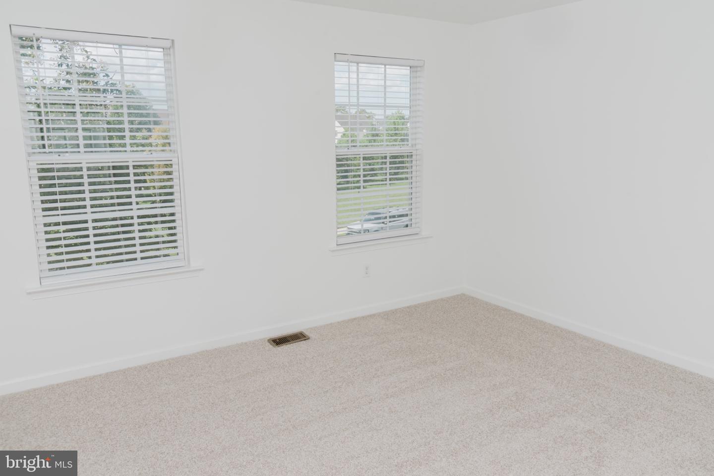 643 Yensid Dr Property Photo 32
